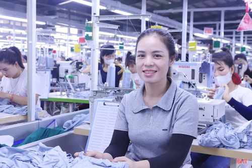 Ý kiến được lắng nghe, quyền lợi được đảm bảo giúp chị Phạm Thị Phương yên tâm gắn bó với công việc.