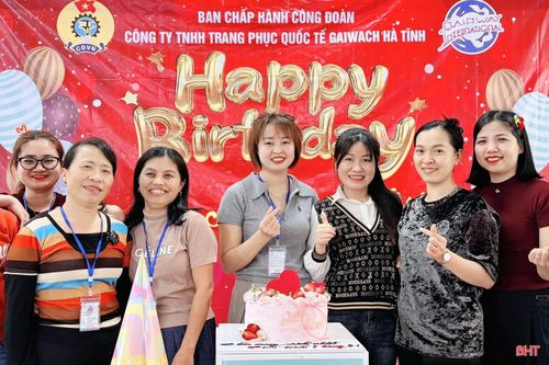 Người lao động Công ty TNHH Trang phục quốc tế Gaiwach Hà Tĩnh được quan tâm đời sống tinh thần.