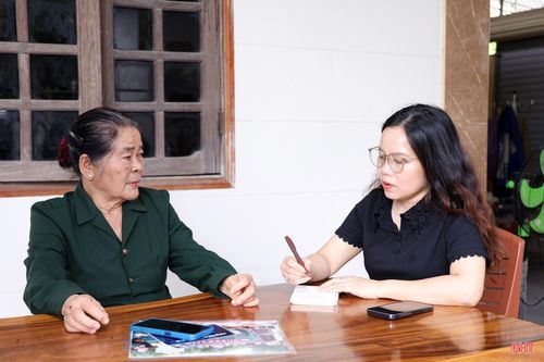 Cựu TNXP Trần Thị Châu Lệ chia sẻ với phóng viên về những ký ức của một thời hoa lửa.