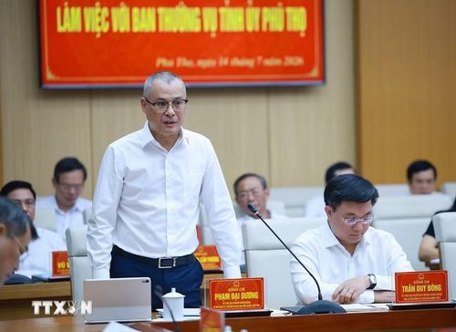 Bí thư Tỉnh ủy Phú Thọ Phạm Đại Dương báo cáo tình hình thực hiện nhiệm vụ phát triển kinh tế-xã hội của tỉnh. (Ảnh: Dương Giang/TTXVN)