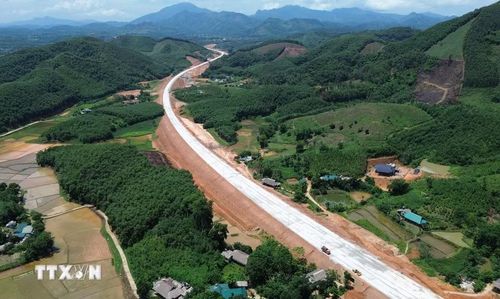 Đây là dự án được Thủ tướng Chính phủ bổ sung vào danh mục các công trình, dự án quan trọng quốc gia, trọng điểm ngành giao thông vận tải. (Ảnh: Quốc Khánh/TTXVN)