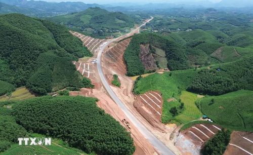 Sau khi hoàn thành, tuyến cao tốc Tuyên Quang-Hà Giang sẽ giúp gia tăng kết nối giao thông giữa tỉnh Tuyên Quang và các khu vực lân cận. Đồng thời, thúc đẩy phát triển kinh tế-xã hội khu vực miền núi phía Bắc. (Ảnh: Quốc Khánh/TTXVN)