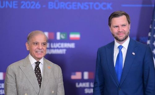Thủ tướng Pakistan Shehbaz Sharif và Phó Tổng thống Mỹ JD Vance tại cuộc gặp ở Burgenstock, Thụy Sĩ, ngày 21/6/2026. Ảnh: AA/TTXVN