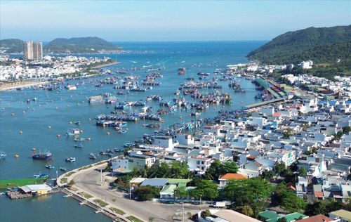 Cảng cá Hòn Rớ (phường Nam Nha Trang, tỉnh Khánh Hòa) là đầu mối tập trung tàu thuyền, hoạt động nghề cá của Khánh Hòa và khu vực Duyên hải Nam Trung Bộ. Ảnh: Nguyễn Thành/TTXVN
