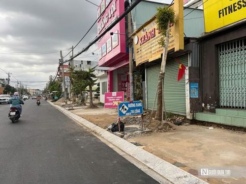Để tháo gỡ khó khăn về thiếu nguồn cung gạch lát vỉa hè của dự án, Phó Giám đốc Sở Xây dựng tỉnh Lâm Đồng - ông Huỳnh Ngọc Thanh - đã ký văn bản gửi Công ty Cổ phần Tà Zon về việc ưu tiên cung cấp gạch Terrazzo cho công trình dự án Nâng cấp đường Thủ Khoa Huân (đoạn từ đường Tôn Đức Thắng đến cầu Ké, phường Phú Thủy), Nâng cấp đường Trần Quý Cáp và Sửa chữa, nâng cấp đường Nguyễn Đình Chiểu và đường Huỳnh Thúc Kháng (đoạn từ Khu du lịch Hoàng Ngọc đến ngã ba Làng Chài) đang triển khai thi công và bước vào giai đoạn hoàn thiện các hạng mục cuối cùng.