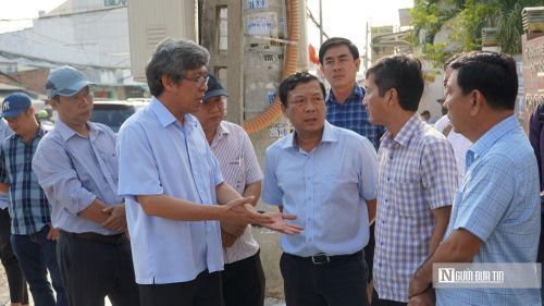 Phó Chủ tịch UBND tỉnh Lâm Đồng - ông Nguyễn Minh (áo sơ mi xanh, đeo kính) - yêu cầu nhà thầu chủ động khắc phục khó khăn, khẩn trương tăng cường nhân lực, phương tiện để đẩy nhanh tiến độ, hoàn thành khối lượng công trình đúng cam kết. Các sở, ngành phải tăng cường kiểm tra, giám sát, kịp thời hỗ trợ tháo gỡ vướng mắc; chủ đầu tư thường xuyên báo cáo phát sinh để xử lý. Theo Phó Chủ tịch UBND tỉnh Lâm Đồng, đây là các dự án có ý nghĩa quan trọng trong chỉnh trang đô thị, phát triển kinh tế trong khu vực. Do đó, các đơn vị phải tập trung cao nhất để đẩy nhanh tiến độ, đảm bảo chất lượng và hiệu quả đầu tư.