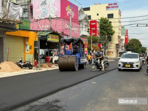 Trong quá trình thực hiện, dự án có sự điều chỉnh về nhà thầu. Ngày 11/5, Ban Quản lý dự án đầu tư xây dựng khu vực Phan Thiết đã chấm dứt hợp đồng với Công ty Cổ phần Đầu tư xây dựng Thanh Niên. Phần khối lượng còn lại được chuyển giao cho Công ty TNHH Xây lắp Diệp Nguyên tiếp tục thi công từ ngày 19/5 nhằm bảo đảm tiến độ hoàn thành công trình.