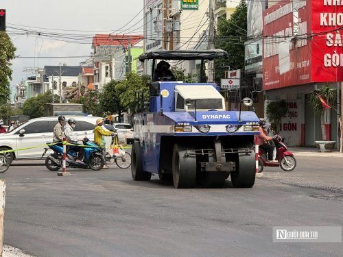 Dự án nâng cấp đường Thủ Khoa Huân có tổng mức đầu tư hơn 88,1 tỷ đồng, do Ban Quản lý dự án đầu tư xây dựng khu vực Phan Thiết làm chủ đầu tư. Tuyến đường có chiều dài khoảng 2,2 km, mặt đường rộng 12 m, vỉa hè mỗi bên rộng 4 m, nền đường rộng 20 m.
