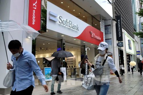 Một cửa hàng của SoftBank tại Tokyo, Nhật Bản ngày 18/5/2020. Ảnh: AFP/ TTXVN