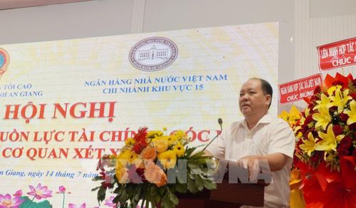 Phó Chủ tịch Thường trực UBND tỉnh An Giang Nguyễn Thanh Phong phát biểu tại hội nghị. Ảnh: Văn Sĩ - TTXVN