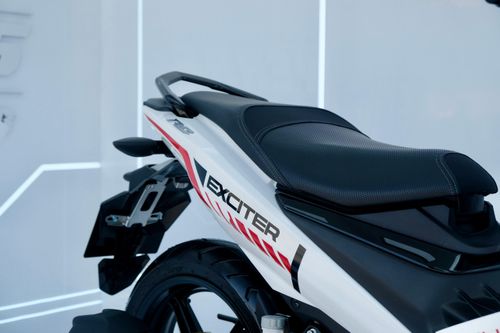 Một công nghệ lần đầu xuất hiện trên Yamaha Exciter là hệ thống kiểm soát lực kéo (TCS). Hệ thống này giúp xe đề-pa hoặc tăng tốc tiện lợi trong điều kiện địa hình có độ bám đường không lý tưởng, giúp người lái tự tin hơn với những trải nghiệm tốc độ đầy phấn khích. Ảnh: Thanh Tùng