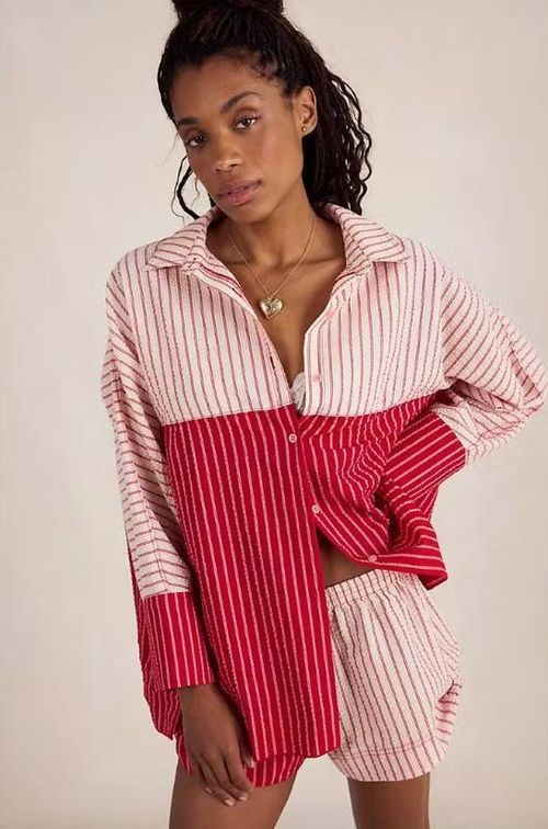 Sơ mi kẻ sọc nhiều màu có khả năng kết hợp đa dạng. Ảnh: Free People