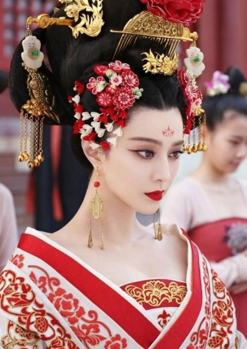 Hình tượng Võ Tắc Thiên giúp Phạm Băng Băng tạo nên dấu ấn lớn trong sự nghiệp, tái hiện hành trình từ phi tần đến nữ hoàng đế duy nhất trong lịch sử Trung Quốc.