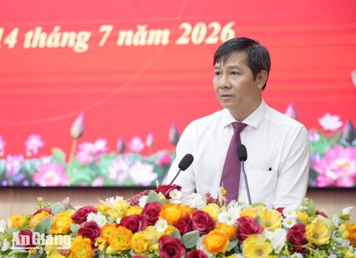 Phó trưởng Ban Tổ chức Trung ương Nguyễn Thành Tâm phát biểu tại hội nghị.
