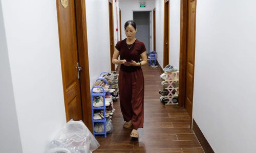 Hành lang chung trong nhà trọ của anh Nguyễn Thế Song, tổ dân phố Thượng Phúc (phường Nếnh).