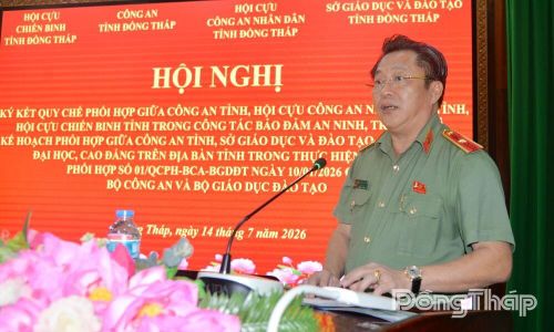Thiếu tướng Lâm Phước Nguyên phát biểu tại hội nghị.