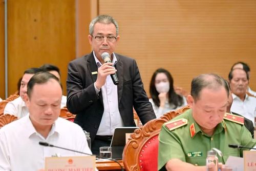 Ông Thái Như Hiệp - Chủ tịch Hội đồng thành viên kiêm Tổng Giám đốc Công ty TNHH Vĩnh Hiệp tham gia ý kiến tại hội nghị. Ảnh: Đức Thụy