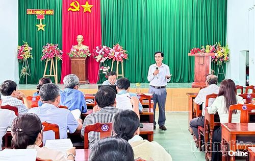 Đại diện Trung tâm Y tế khu vực Ninh Phước thông tin tại cuộc họp.