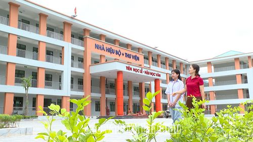 Năm học 2026-2027, em Sầm Khánh Thương (lớp 7A, Trường THCS Phong Thổ, xã Phong Thổ) sẽ được học trong ngôi trường mới khang trang.