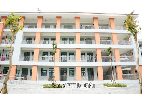Nhà hiệu bộ và thư viện đã hoàn thành.