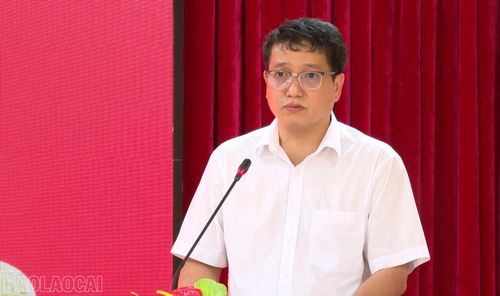 Lãnh đạo xã Quy Mông phát biểu tại buổi lễ.