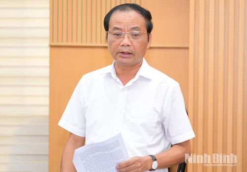 Lãnh đạo Sở Xây dựng phát biểu tại hội nghị.