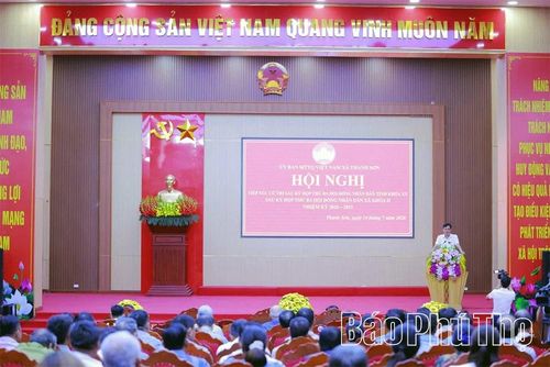 Quang cảnh buổi tiếp xúc cử tri.
