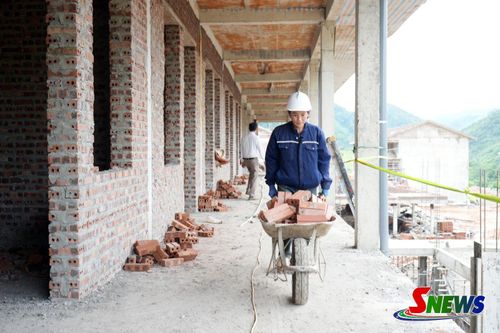 Trên 60% công nhân đơn vị tham gia tăng ca để đảm bảo tiến độ công trình.