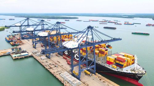 Cảng SSIT được cấp phép tiếp nhận tàu container có trọng tải đến 250.000 DWT.