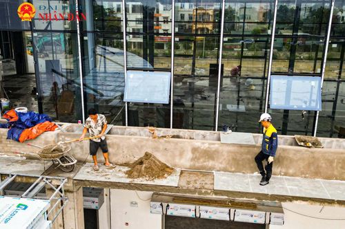 Được biết, công trình gồm 4 tầng (3 tầng nổi, 1 tầng hầm), trong đó tầng hầm rộng 5.000m2