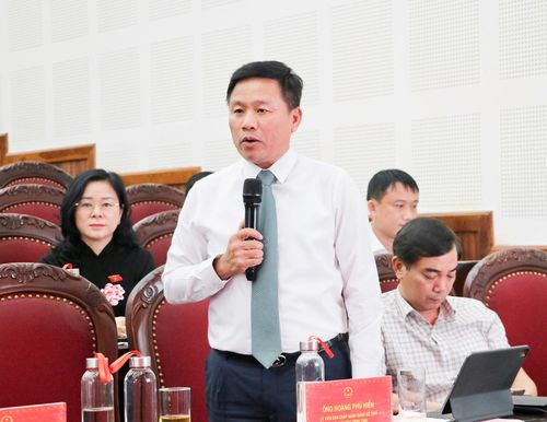 Phó Chủ tịch UBND tỉnh Hoàng Phú Hiền phát biểu tại Tổ 1