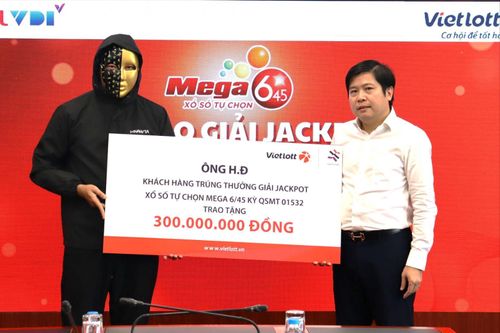 Anh H.Đ trao tặng 300 triệu đồng để thực hiện các hoạt động an sinh xã hội thông qua Quỹ Tâm Tài Việt