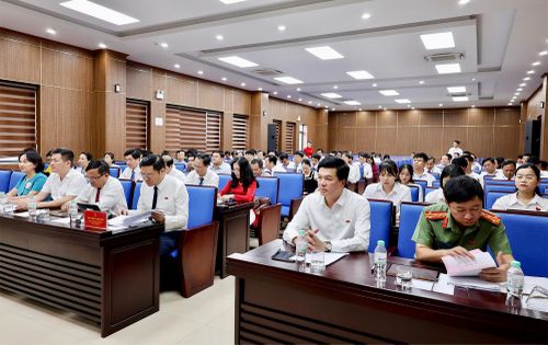Các đại biểu tham dự phiên thảo luận Tổ 3