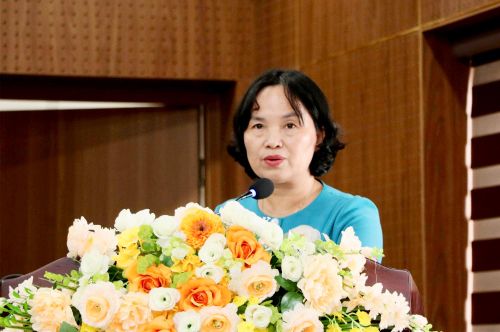 Phó Giám đốc Sở Nông nghiệp và Môi trường Võ Thị Nhung phát biểu tại phiên thảo luận Tổ 3