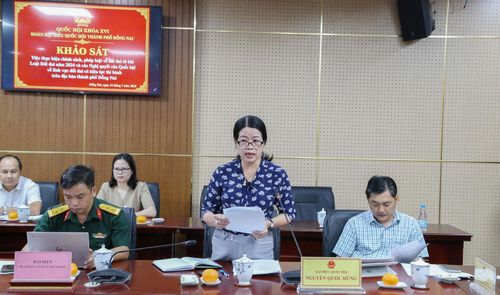 Đại diện Ủy ban MTTQ Việt Nam TP. Đồng Nai (thành viên đoàn khảo sát) đóng góp ý kiến tại buổi làm việc. Ảnh: Văn Dũng