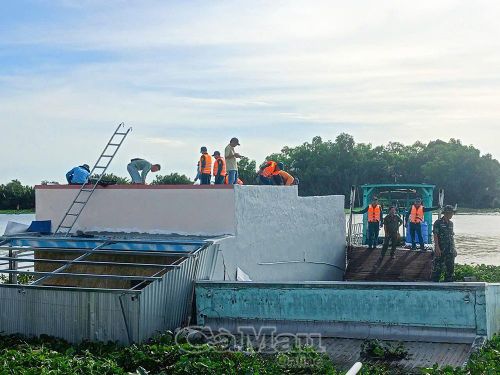 Vụ sạt lở bờ sông xảy ra vào sáng 24/6 trên địa bàn ấp Vĩnh Hiệp, xã Vĩnh Hoà, tỉnh An Giang. Ảnh: QUỐC CHINH