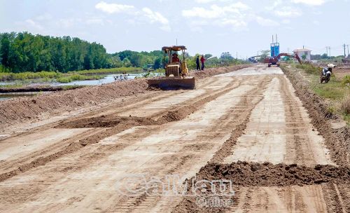 Thời gian qua, các địa phương ven biển có dự án tuyến đê biển Ðông đi qua luôn nỗ lực đẩy nhanh tiến độ giải phóng mặt bằng để bàn giao cho đơn vị thi công.