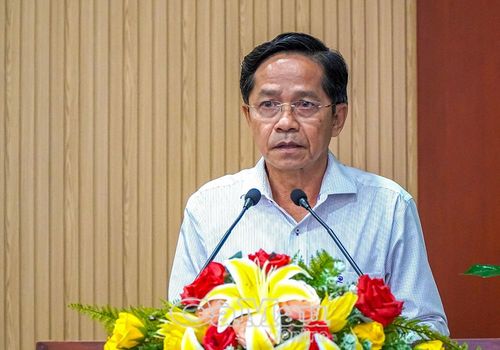  Ông Tạ Thanh Vũ, Phó Giám đốc Sở Giáo dục và Đào tạo, Ủy viên Ban Chỉ đạo Kỳ thi tốt nghiệp THPT tỉnh Cà Mau năm 2026, báo cáo kết quả kỳ thi.