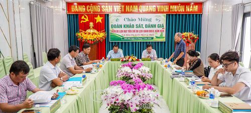 Buổi làm việc của đoàn khảo sát với Ban Quản lý Khu Du lịch Mũi Cà Mau.