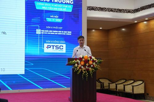 TS Phạm Anh Tuấn - Phó Viện trưởng Viện Kinh tế Việt Nam và Thế giới phát biểu tại diễn đàn. Ảnh: Ban tổ chức