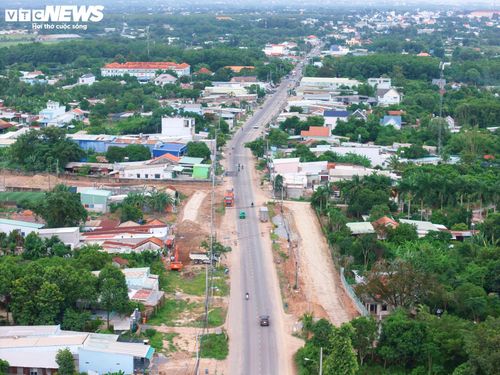 Trong đó, khu vực Trảng Bàng đã chi trả cho 1.146/1.166 hộ; khu vực Gò Dầu đạt 925/974 hộ và khu vực Bến Cầu đạt 127/133 hộ. Đến nay, tỉnh Tây Ninh đã bàn giao khoảng 25,7 km trong tổng số 26,3 km mặt bằng của dự án, đạt hơn 97%, tạo điều kiện để các nhà thầu đẩy nhanh tiến độ triển khai nhiều mũi thi công trên toàn tuyến.