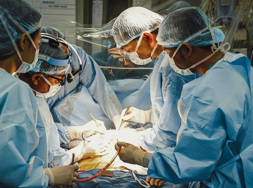 Các bác sĩ Bệnh viện Nhi trung ương thực hiện ca ghép gan cho bệnh nhi. Ảnh: Bệnh viện Nhi trung ương