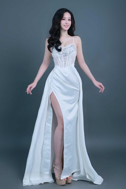  Bùi Mai Linh, sinh năm 2006, đến từ Hải Phòng, cao 1,73 m, sinh viên năm hai ngành Quản lý Tài nguyên và Môi trường tại Đại học Kinh tế Quốc dân. Mai Linh tích cực tham gia nhiều hoạt động đoàn hội như thuyết trình tại Hội thảo Quốc tế ICSEED 2026, là thành viên ban tổ chức cuộc thi Be Proud Tune 2026, tham gia hỗ trợ chương trình thiện nguyện Đông ấm cho em 2025 tại trường Bắc Á 2, Lạng Sơn, chương trình Xuân vẹn Tết an 2026 tại trường Tiểu học Bảo Hà, Lào Cai… 