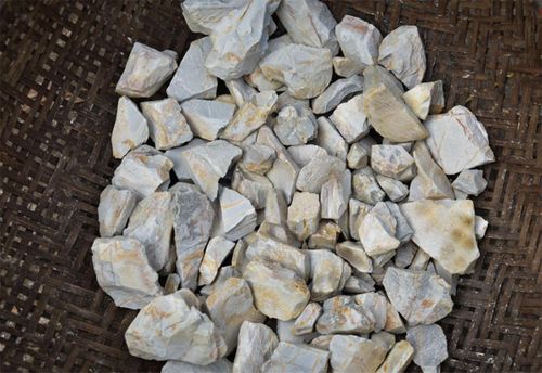 Đất được lấy về ăn.