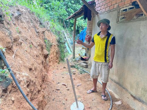 Người dân nơi vùng sạt lở núi mong muốn sớm được tái định cư nơi ở mới. Ảnh: CĐ.