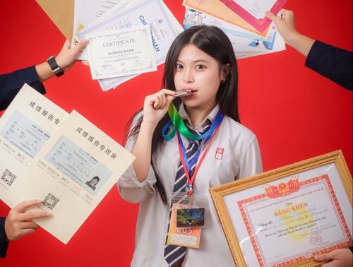 Trong khoảng một năm, Linh lần lượt chinh phục HSK5, HSK6 và HSKK cao cấp.