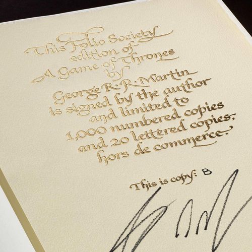 Mỗi bản sao đều được nhà văn George R.R. Martin ký tên trên giấy thủ công, đánh số và ký tự riêng của từng phiên bản.