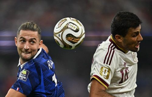  Sau 7 trận tại World Cup 2026, Rodri dẫn đầu giải về quãng đường di chuyển, số đường chuyền hoàn thành và những đường chuyền xuyên tuyến, phản ánh tầm ảnh hưởng toàn diện của tiền vệ này. 