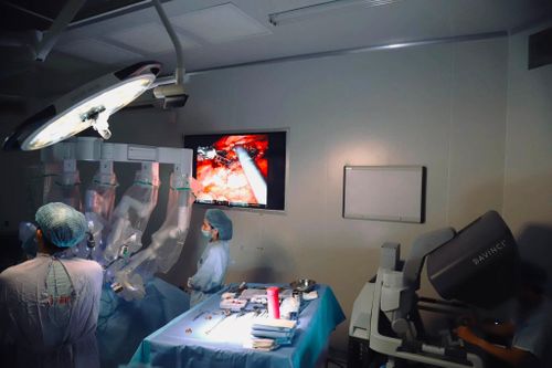  Người phụ nữ 33 tuổi được phát hiện mắc ung thư trực tràng thấp, khối u chỉ cách hậu môn 3 cm. 