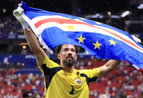  Chiếc áo thủ môn Vozinha của đội tuyển Cape Verde mặc trong trận gặp Saudi Arabia tại World Cup 2026 lập kỷ lục đấu giá trên nền tảng MatchWornShirt. Ảnh: The Globe and Mail 